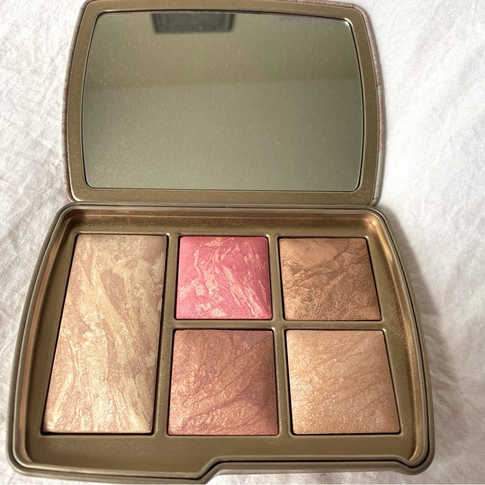 Hourglass Ambient Lighting Edit Face Pallet